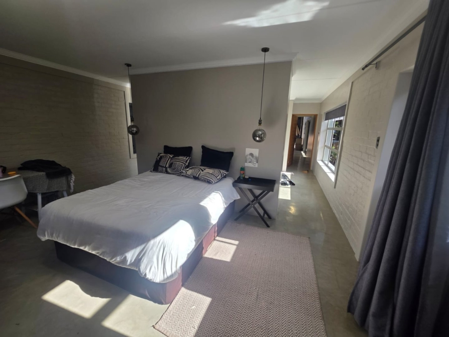 5 Bedroom Property for Sale in Wilderness Central Western Cape
